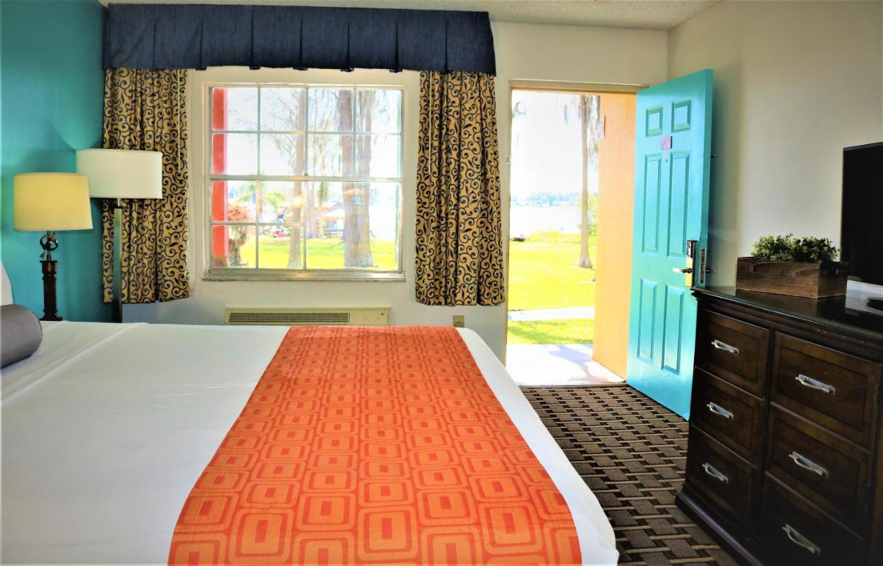 Howard Johnson By Wyndham Lake Front Park Kissimmee Exterior photo